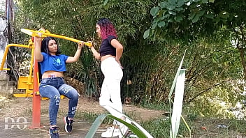 Preview 1 of Kata Dobo - Seduzco a mi sabrosa vecina y resulta toda una cachonda lesbiana con ganas de comer co&ntilde_o