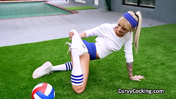 Preview 2 of Aribian Hot Xxx - Blonde shaking that firm booty on trainers cock