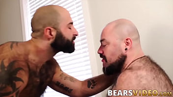 Preview 2 of Men Ke Gand Xxxx - Cubs Atlas Grant and Bear Silien perform oral before banging