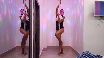 Preview 3 of Pari Xxx Video Hd - ESTUDIANTE MORENA CALIENTE ASISTE AL DEPARTAMENTO DEL PROFESOR DE GRAMATICA Y  LE REGALA UN BAILE EROTICO SENSUAL Y MUY CALIENTE. PORNO DE ESTUDIANTES
