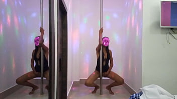 Preview 4 of Pari Xxx Video Hd - ESTUDIANTE MORENA CALIENTE ASISTE AL DEPARTAMENTO DEL PROFESOR DE GRAMATICA Y  LE REGALA UN BAILE EROTICO SENSUAL Y MUY CALIENTE. PORNO DE ESTUDIANTES