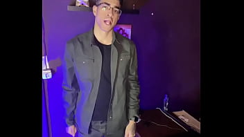 Preview 1 of Deepthroat Gag Training - garoto do tiktok pauzudo