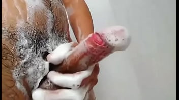 Preview 4 of Freshgroup 4k - lucypher tocandose en la ducha