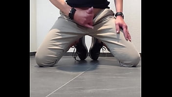 Preview 1 of Xoxoxo Jeab - Sneaker to barefoot cum eating