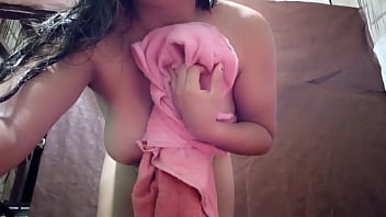 Preview 2 of Busty Stepmom Lesbian - LA NUEVA GORDITA INICIA EN EL PORNO CASERO!! ESTA TETONA PONE CALIENTE A TODOS LOS VIEJOS QUE GUSTAN DE GORDAS EROTICAS CON BARRIGUITA SEXY. PORNO REAL CASERO DE VIEJA GORDA QUE LE GUSTA EXHIBIRSE