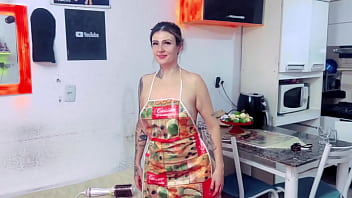Preview 2 of Asoryarai Xxx Video - Minha empregada dom&eacute_stica bem a vontade arrumando a minha casa !