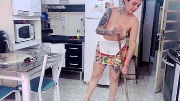 Preview 3 of Asoryarai Xxx Video - Minha empregada dom&eacute_stica bem a vontade arrumando a minha casa !