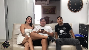 Preview 1 of Casda Voyeur - esposa cachonda se folla al mejor amigo de su esposo - polla enorme - en espa&ntilde_ol