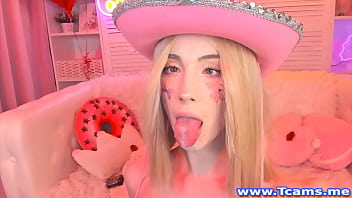 Preview 1 of Por D - Sweet eaton teasing her viewers on cam