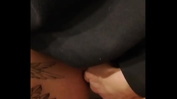 Preview 1 of Dic Penis Cam On Ass - Je pisse en gros plans et je fais des gros proutes qui chlingues sur les chiottes, 