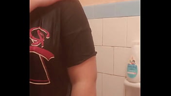 Preview 3 of Sexmovice In - Fetish estranho por bra&ccedil_o molhado - Parte 1