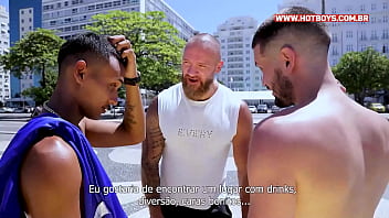 Preview 1 of Indian Nriporn - Dois novinhos cariocas fodendo o gringo russo