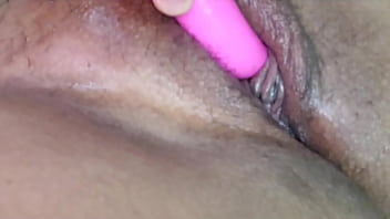 Preview 2 of Fatt Mom Porn - Tubo grosso na bucetinha e brincando com o cuzinho - Parte 2
