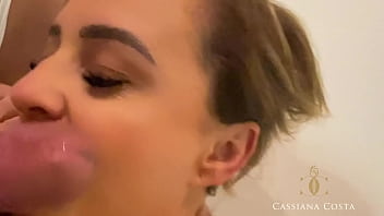 Preview 3 of Guy Licking Bukkake Off Girl - Vem me fazer gozar vem ? Olha essa bunda me comeria assim de 4 ?