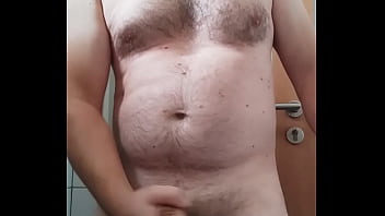 Preview 1 of Ling Xxx Video - VID 402 Ma masturbez si imi beau pisatul (3min)