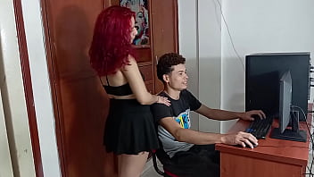 Preview 1 of Vidio Sexxxxx - Me Folle A Mi Amigo Que Estaba Jugando En La Computadora