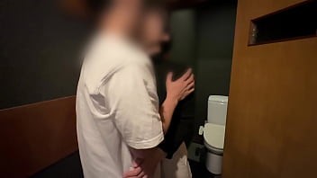 Preview 2 of Party Video Porn - 【居酒屋ハメ撮り】ナンパした女と浮気セックス｜即フェラから中出し「彼氏には内緒にして&hellip_！」