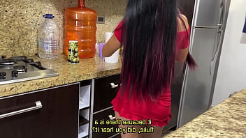 Preview 1 of 22 Ye Xxxx - Mi Hermosa Hijastra con un Enorme Culo Limpiando la Cocina en Falda Ajustada y Aproveche para Verla y Ayudarla Porque no Puede Dejar de su Culo