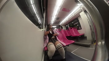 Preview 1 of Amateur Russian Fisting - Linda chica de colegio viajando en el transporte