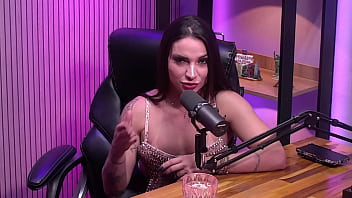 Preview 3 of Mother Teach Daughter Shemale - Monique Bertolini falando das modelos gostosas da California TV