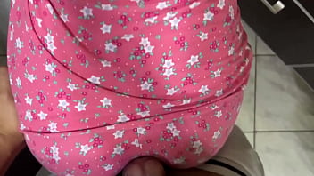 Preview 2 of 3gp King Xnxxx Anal Sex - Mi Deliciosa Hijastra Cocinando en Pijama no me pude aguantar a su Culo y mi esposa que esta viajando - Amateur Casero