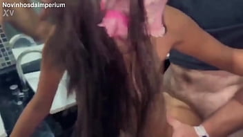 Preview 1 of Throbbing Vicks - comedor me fode com o marido e depois tira a camisinha e goza na buceta