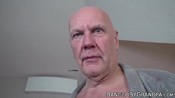 Preview 1 of Bf Jepang Guru - Old man professionally banging some fresh wet teenage cunt