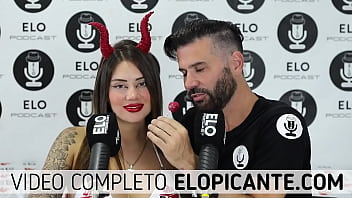 Preview 1 of Momi 50 - SARA BLONDE CHUPA LA PALETA BON BON BUM EN EL CUARTO PICANTE