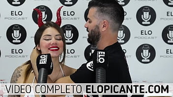 Preview 4 of Momi 50 - SARA BLONDE CHUPA LA PALETA BON BON BUM EN EL CUARTO PICANTE