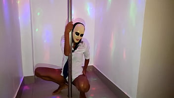 Preview 2 of Phoenix Marie In Limo - SOY SUCIA,  SOY CALIENTE,  SOY ESTUDIANTE!! LA MORENA REALIZA UN BAILE DESPUES DE LAS CLASES. DEBAJO DE LA FALDA SE LE OBSERVA UNA BAGINA PRIETA Y MOJADA. PORNO CASERO DE ESTUDIANTES