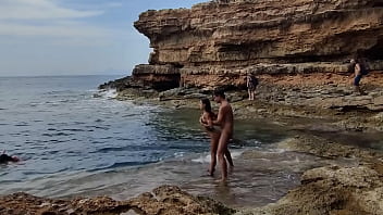 Preview 3 of Iranian Wife Anal Cry - Buceadoras nos miran follar en la playa