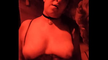 Preview 2 of Suegra Caliente - Sexo rico en el cuarto rojo de un club