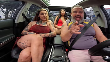 Preview 2 of Brother Sister Secret Love Force - Lexi Mallet faz sua estreia com chave de ouro na maior putaria dentro do carro com Mariana Torres