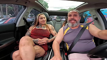Preview 1 of Brother Sister Secret Love Force - Lexi Mallet faz sua estreia com chave de ouro na maior putaria dentro do carro com Mariana Torres