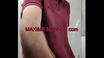 Preview 4 of Co Worker Sex Homemade - comment cacher cette grosse bite...je sais pas si le t-shirt c&#039_est une bonne id&eacute_e ?how to hide this big dick...i don&#039_ ...