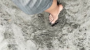 Preview 4 of Bigen Sex - playing with my feet on the beach