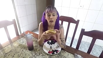 Preview 1 of Desisex Com - Food Fetish - Eating a burger through the ass