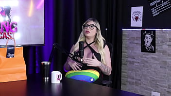 Preview 1 of Rare Video Bully Cuckold - Ela teve uma refer&ecirc_ncia para come&ccedil_ar a criar conte&uacute_do porn&ocirc_,  conheceu um cara mais velho com fetiches estranhos e tem pais conservadores - Gabi Tamiris (Sheer/RED)