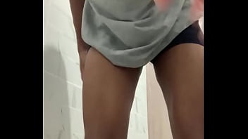 Preview 1 of Xxxcowww - Mi amigo me muestra su Zanahoria Rica