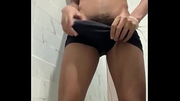 Preview 4 of Xxxcowww - Mi amigo me muestra su Zanahoria Rica
