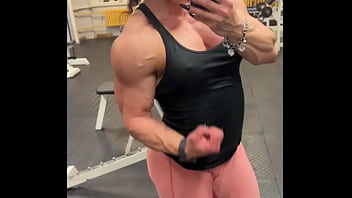 Preview 1 of Manu Gavassi - I love flexing and being worshipped