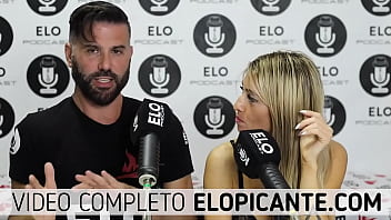 Preview 3 of Red Minx Chaturbate - ELO PODCAST LE CHUPA LAS TETAS A AVRIL PILOT EN EL CUARTO PICANTE