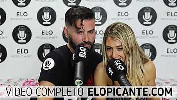 Preview 4 of Red Minx Chaturbate - ELO PODCAST LE CHUPA LAS TETAS A AVRIL PILOT EN EL CUARTO PICANTE