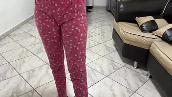 Preview 2 of Russian Homade - Encontre a mi Hermosa Hijastra Bailando Twerking con su Gran Culo