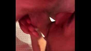 Preview 2 of Zoe Doll Anal En La Playa - Tatuado latino musculoso rompiendo orto de pasivo trag&oacute_n a pelo - bareback - sem camishina