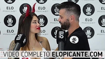 Preview 2 of Xxx Pronn Videos - SARA BLONDE JUEGA PIEDRA PAPEL O TIJERA CON ELO PODCAST