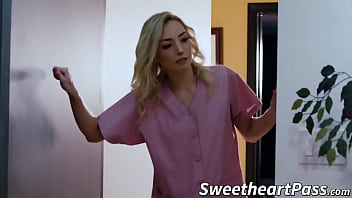 Preview 1 of Videos De Narcos Pornos7 - Young bimbo seduces busty lesbian doctor and licks her twat