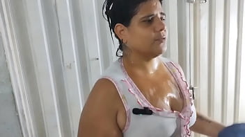 Preview 1 of Xx Choti Girls - Mi hermanastra se ba&ntilde_a en mi casa y me pide ayuda y termino cogiendo su gran culo y dej&aacute_ndola toda llena de leche.