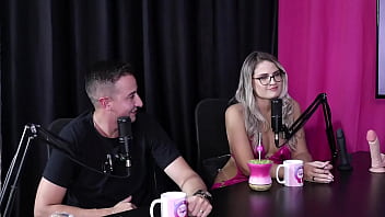 Preview 2 of Gdp Xxx - Assim que ele se apaixonou pela loira gostosa,  e contou para sua esposa,  e ficaram todo dia esperando na praia - Kel Abate,  Bruno Abate &amp_ Mathheus Caetano (SHEER/RED)