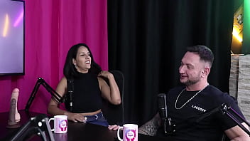 Preview 1 of Gdp Xxx - Assim que ele se apaixonou pela loira gostosa,  e contou para sua esposa,  e ficaram todo dia esperando na praia - Kel Abate,  Bruno Abate &amp_ Mathheus Caetano (SHEER/RED)